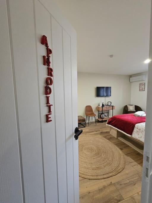 Chambre D'Hote Aphrodite Sainte-Genevieve-des-Bois Exterior photo